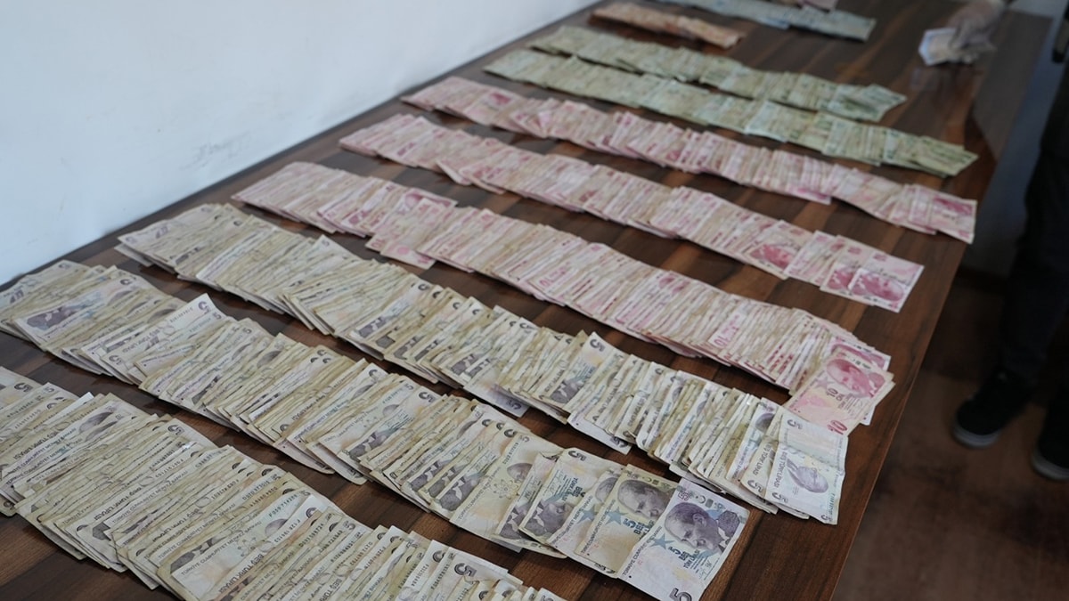 Dilencinin üzerinden çıktı: Say say bitiremediler