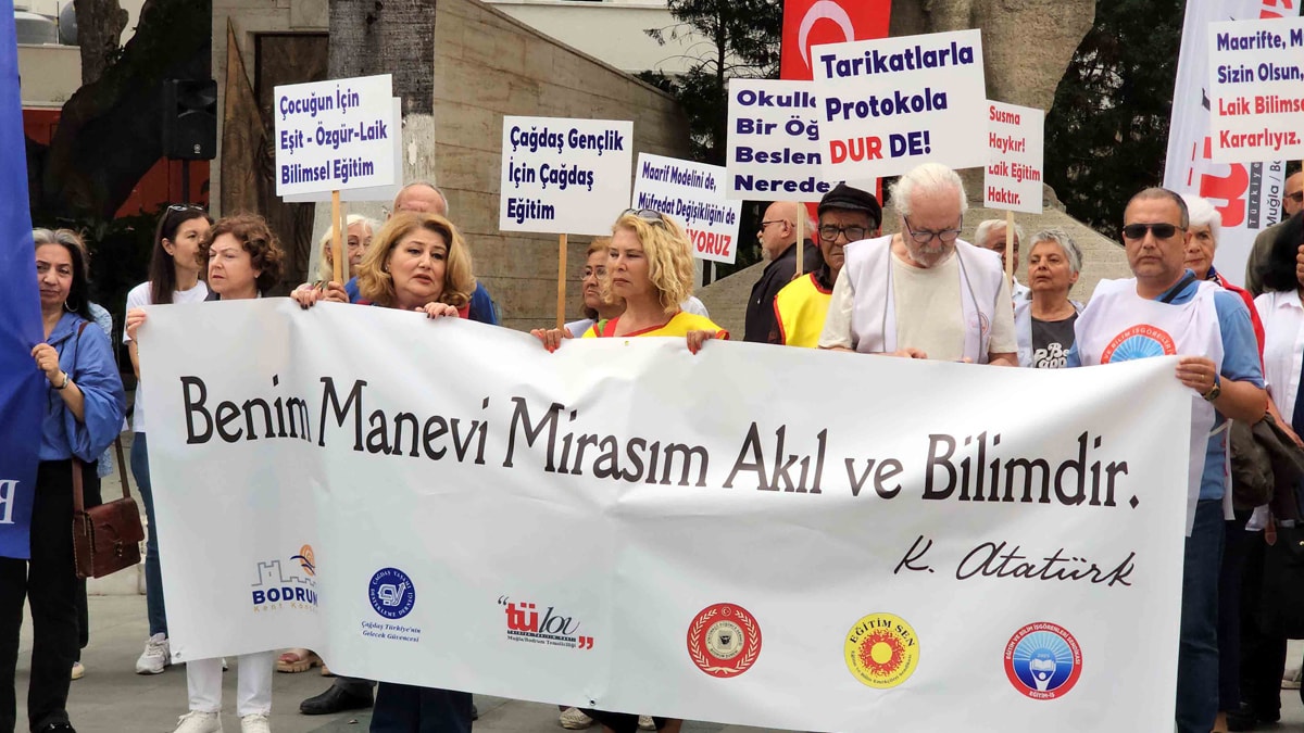 'Bu müfredat aklımıza kısa devre yaptırır'