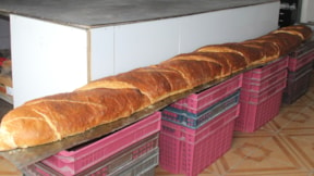 3 metre 80 santimetre uzunluğunda ekmek yapıldı