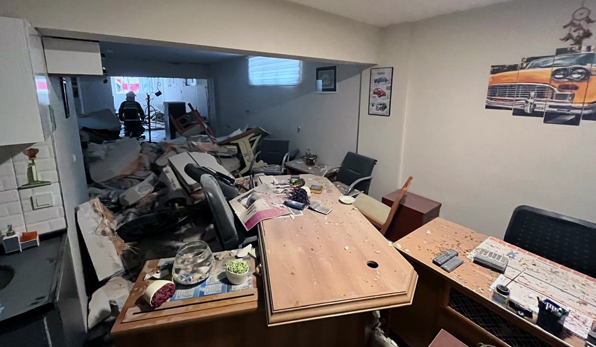 Bir anda patladı! Duvarlar çöktü, kapılar söküldü