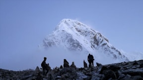 Kayıp dağcı Everest'te ölü bulundu