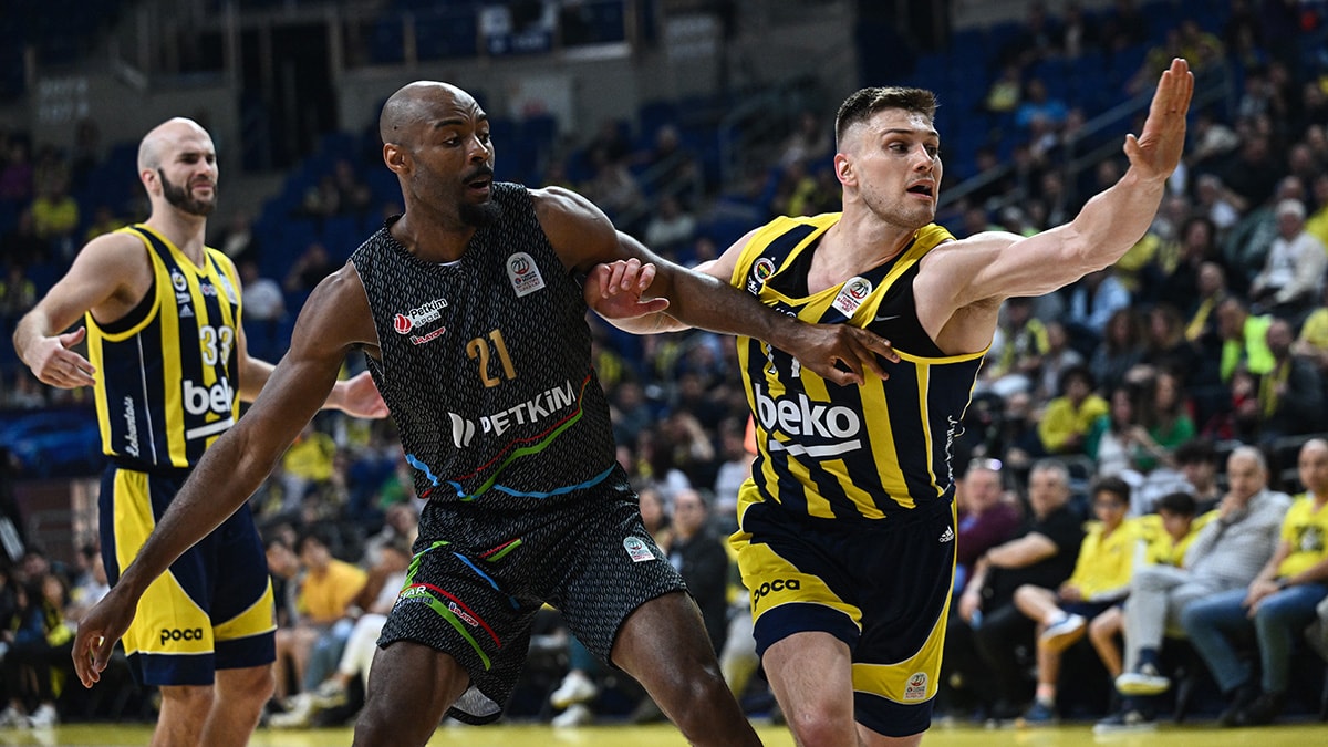 Fenerbahçe Beko, Aliağa Petkimspor'u 102-72 yenerek seride öne geçti