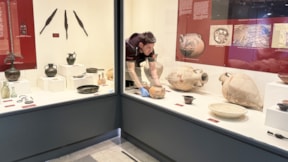 Tarihi eserler depreme karşı müze mumuyla sabitlendi