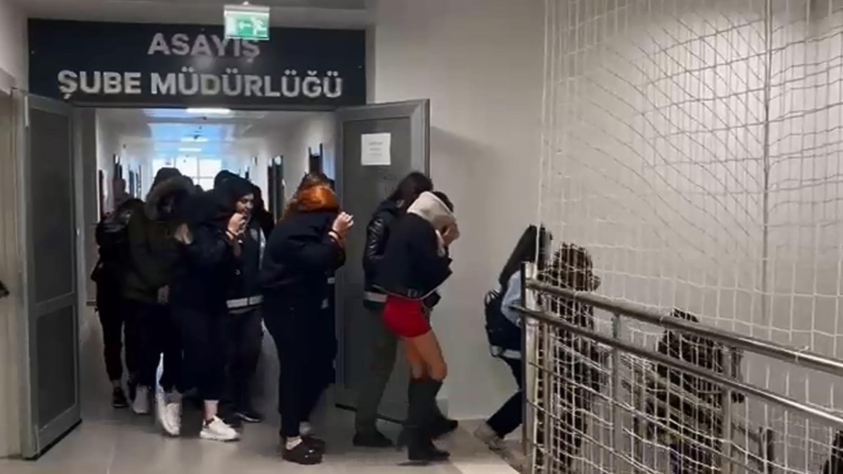 Masaj salonlarına fuhuş baskını