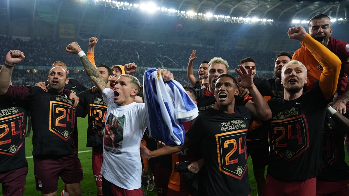 Galatasaray'dan tarihi sezon: 102 puan ve Şampiyonlar Ligi play-off bileti