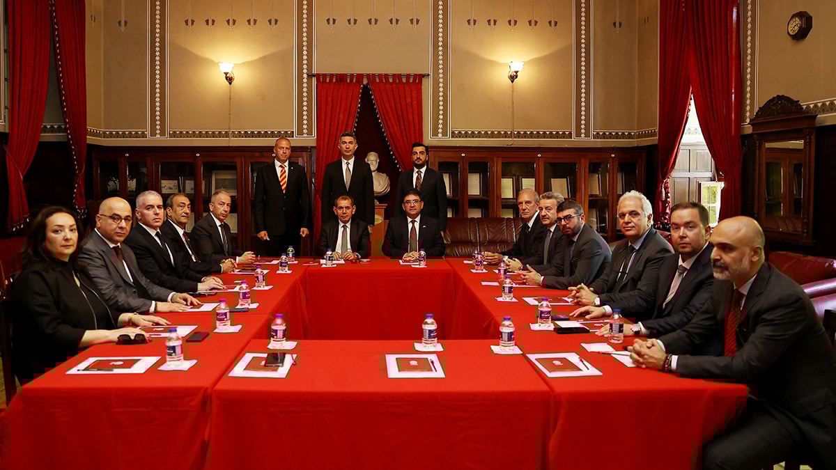 Galatasaray'da Dursun Özbek başkanlığında yeni yönetim kurulu görev dağılımı