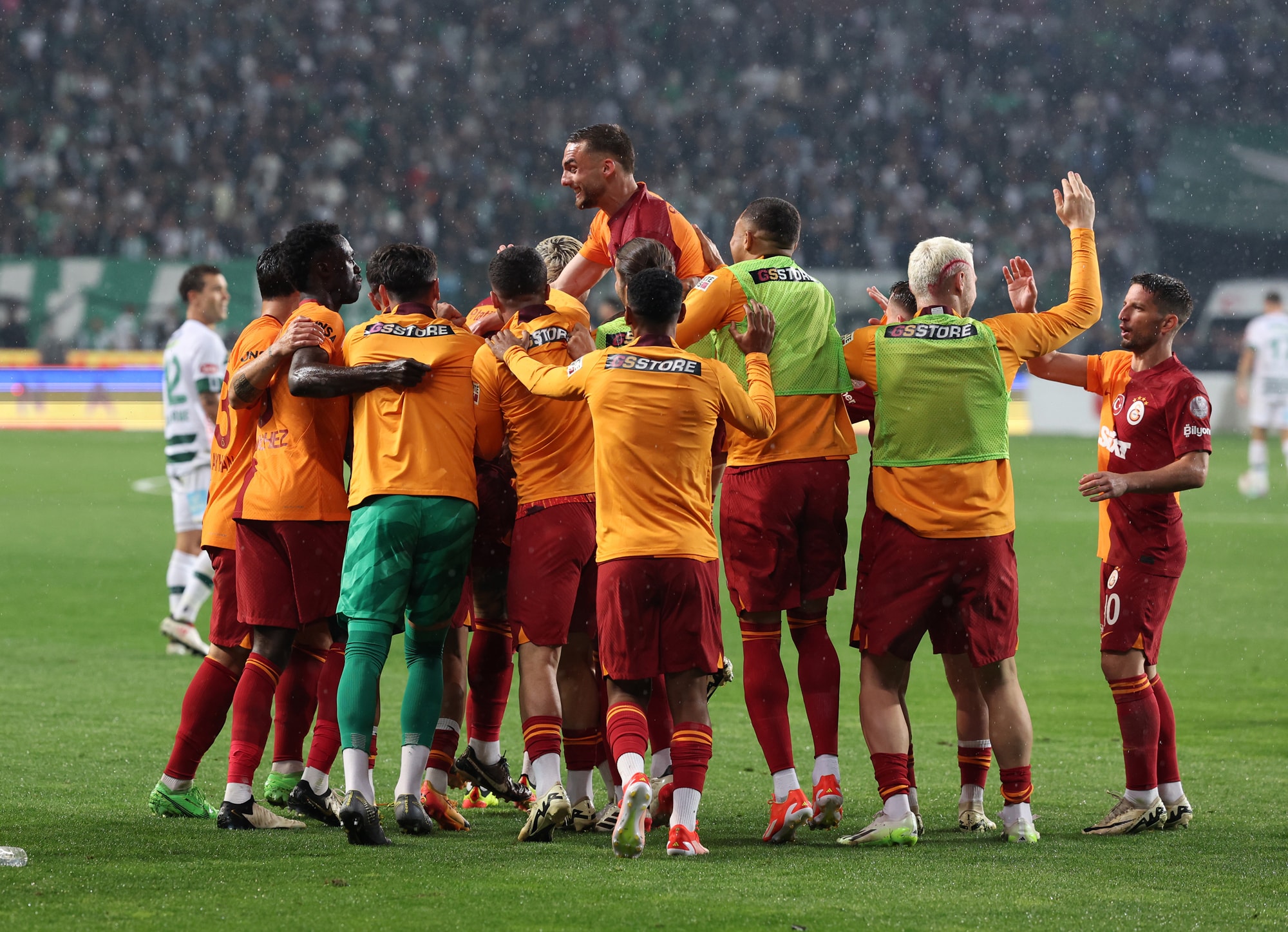 Galatasaray rekorlarla şampiyonluğa koştu