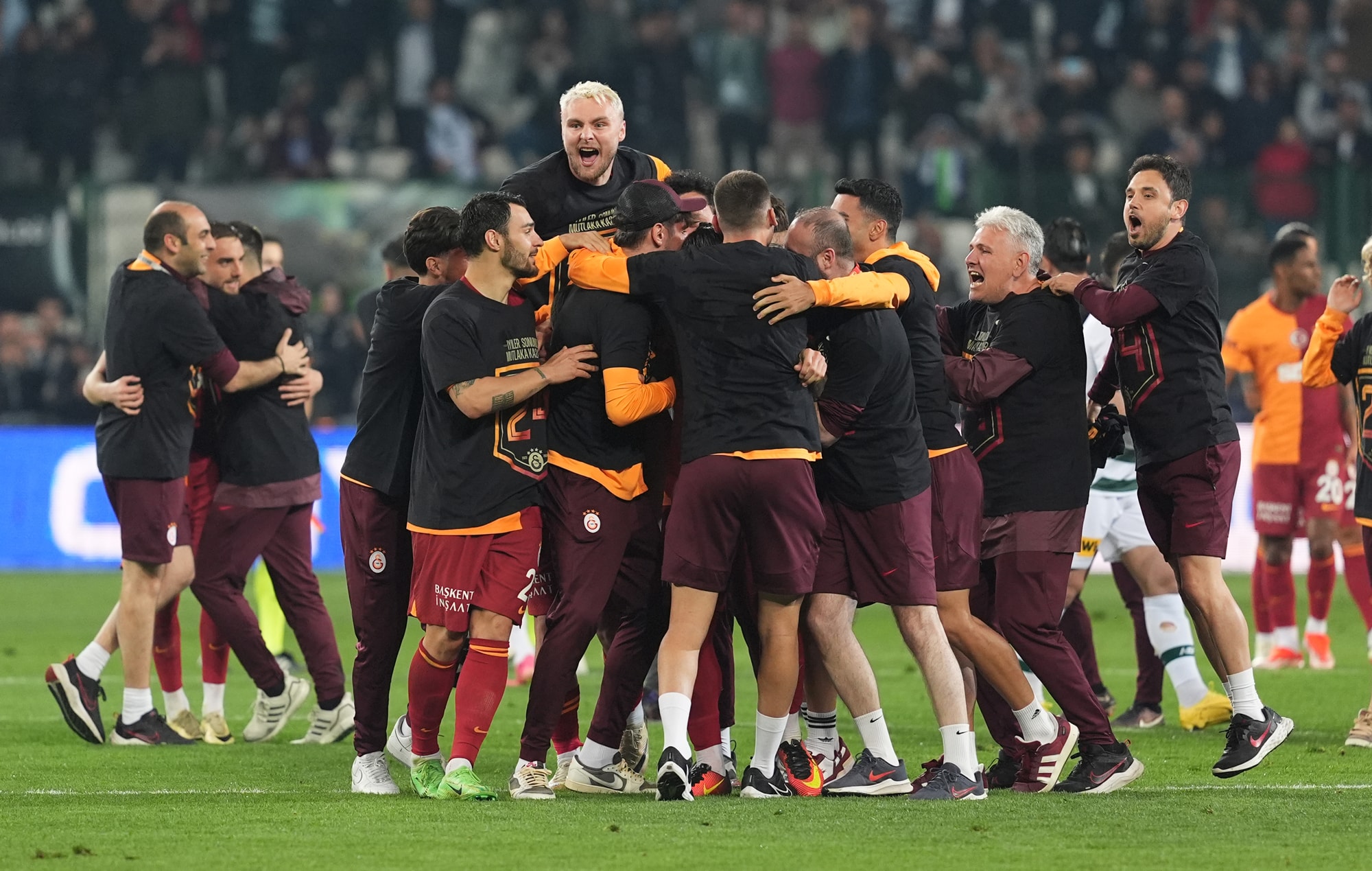 Tarih şampiyonu yazar!