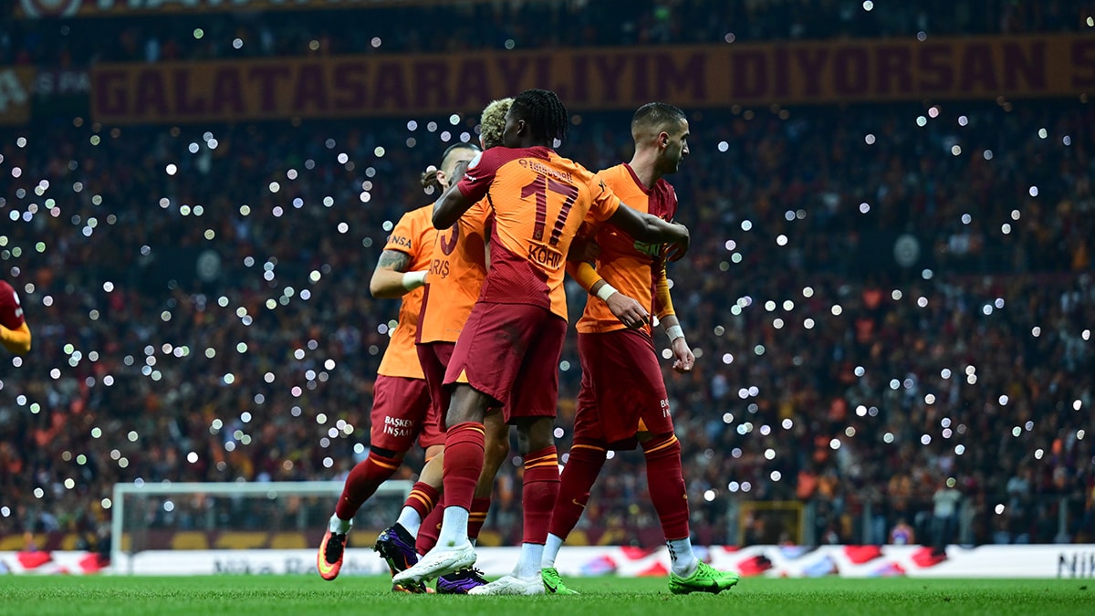 Galatasaray'ın şampiyonluk yolu: Avrupa'dan elendi, Süper Lig'e odaklandı