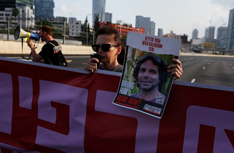 İsrailli esir yakınları otoyolu kapattı: Ya onlar ya Refah