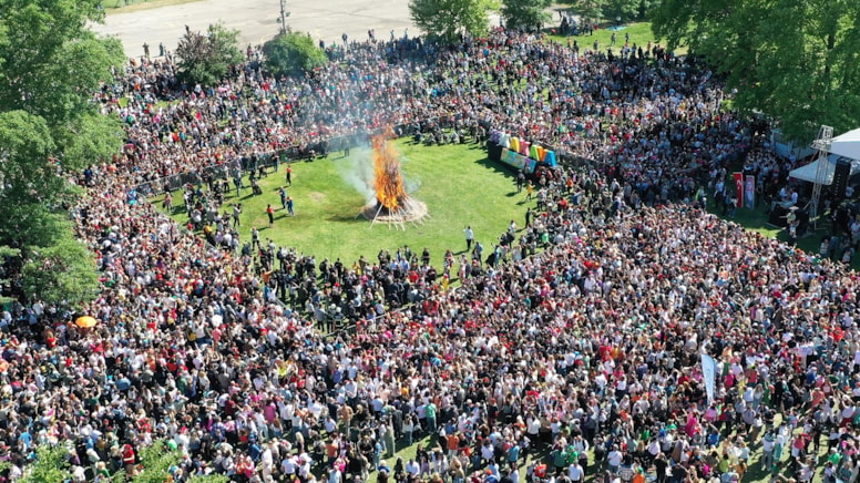 Edirne'de Kakava ateşi binlerce kişinin katılımıyla yakıldı