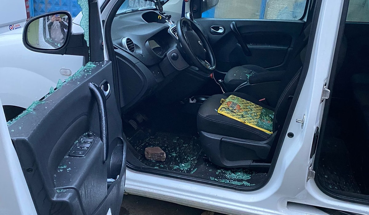 Kaldırım taşıyla 200 bin TL çaldılar