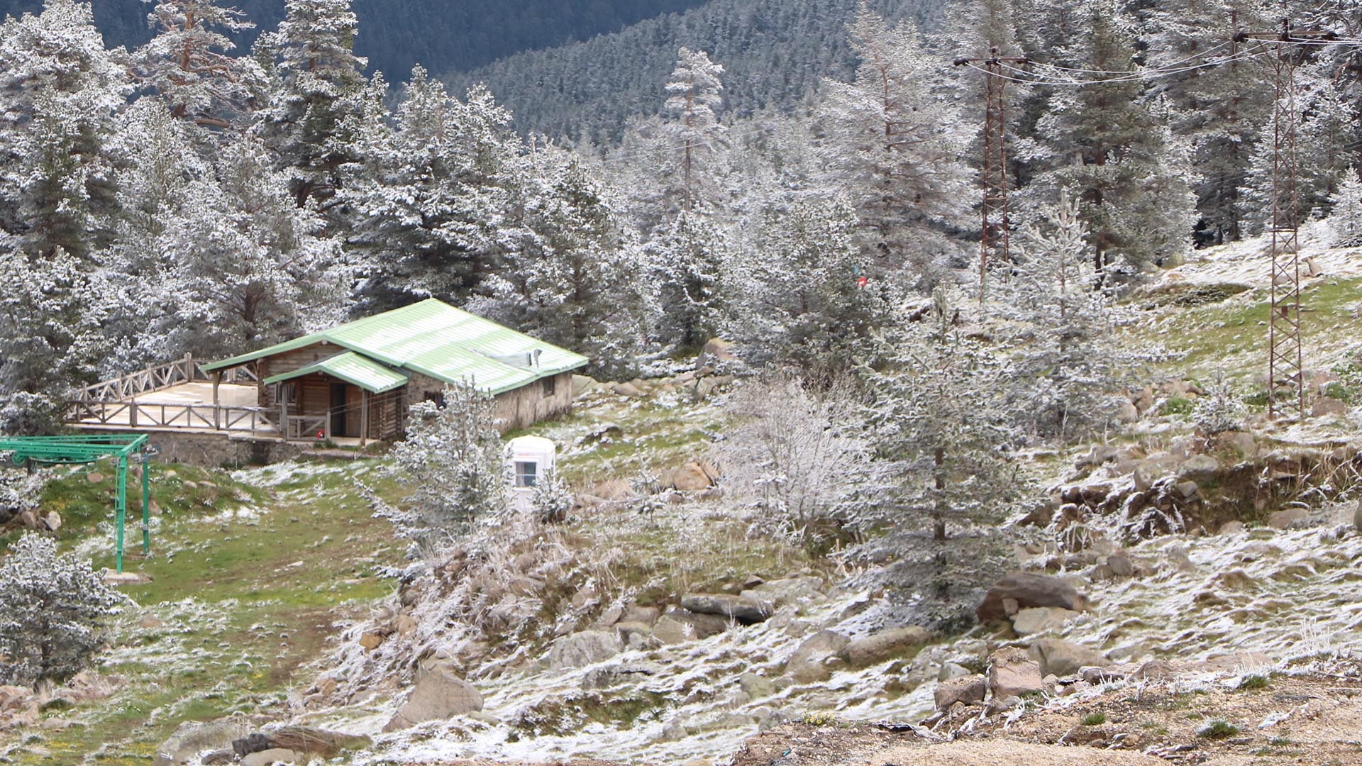 Kartalkaya beyaza büründü