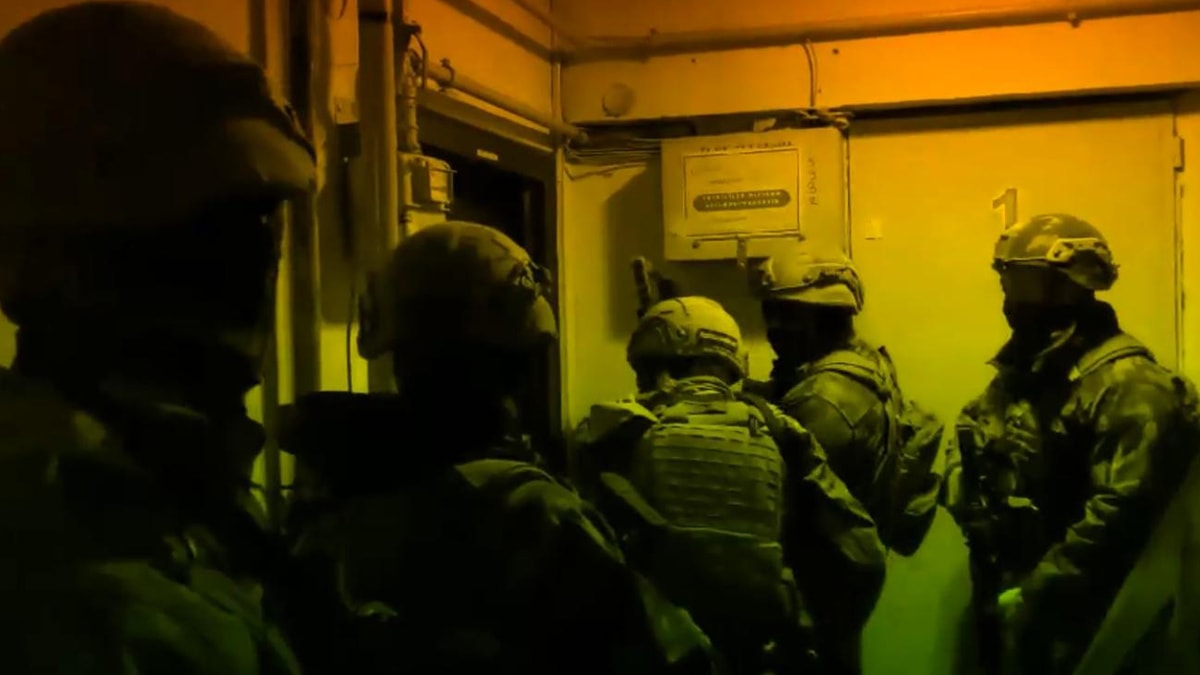 3 ilçede silahlı suç örgütüne operasyon: 29 gözaltı