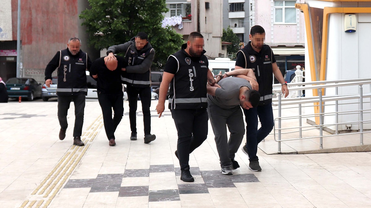 Müzikholü kundaklayan 2 kişi tutuklandı