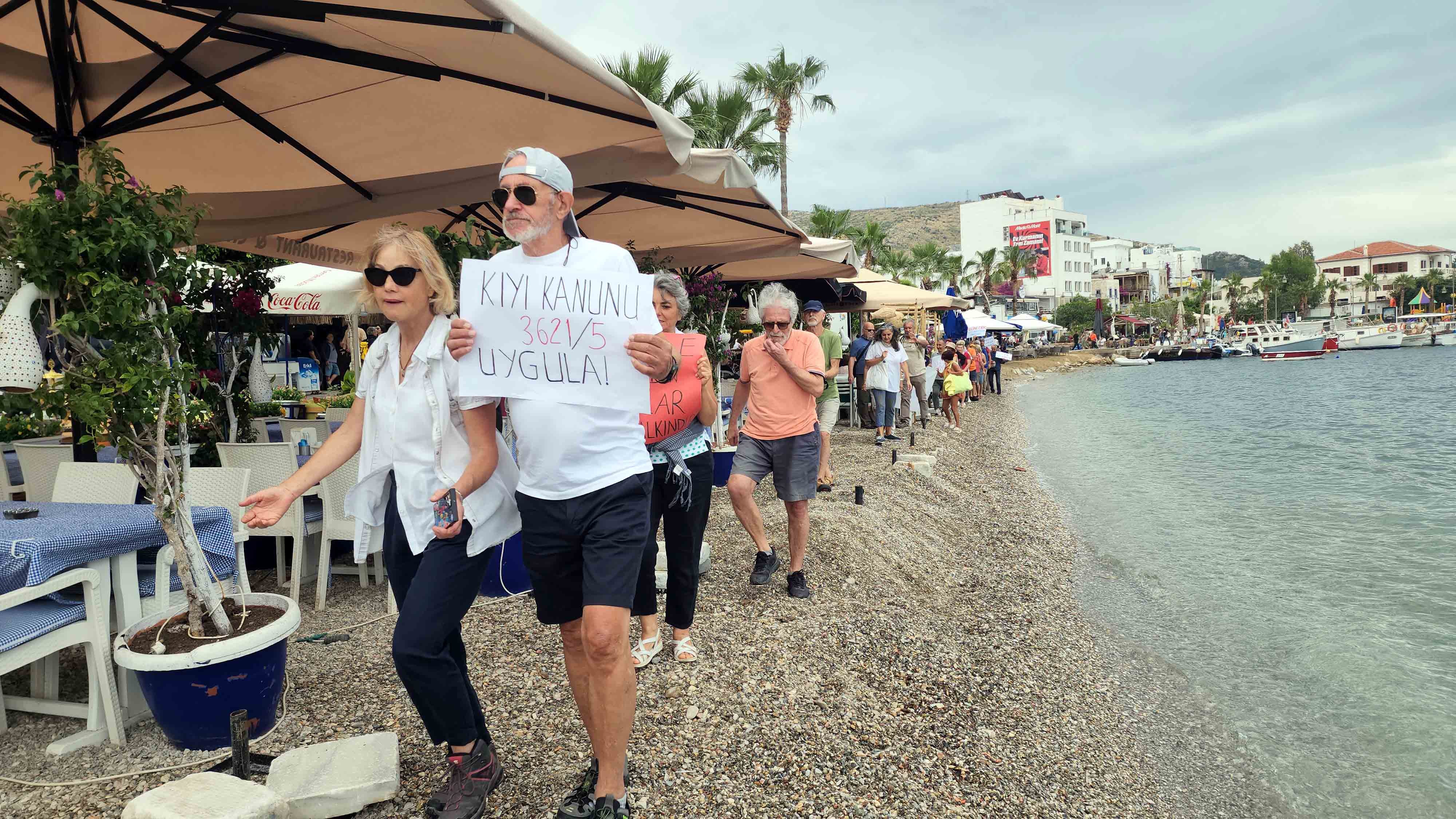 Kıyı işgali eyleminde sahilde yürüyecek yer bulamadılar