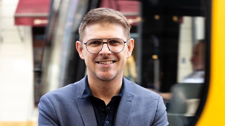 AP milletvekili afiş asarken saldırıya uğradı