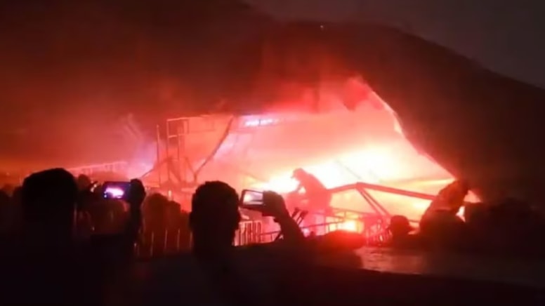 Mitingde dev ekran devrildi, sahnenin çatısı çöktü: 9 kişi öldü