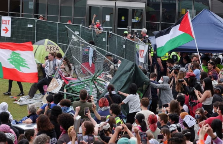 Üniversitelerdeki Filistin eylemleri devam ediyor... Polis kampı dağıttı