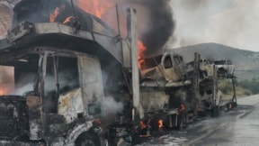 TIR'da yangın: 7 sıfır araç küle döndü