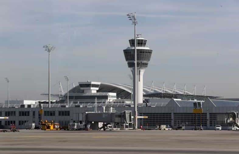 İklim aktivistlerinin eylemi nedeniyle havalimanı kapatıldı