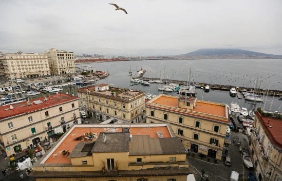 İtalya'nın güneyi onlarca depremle sallandı