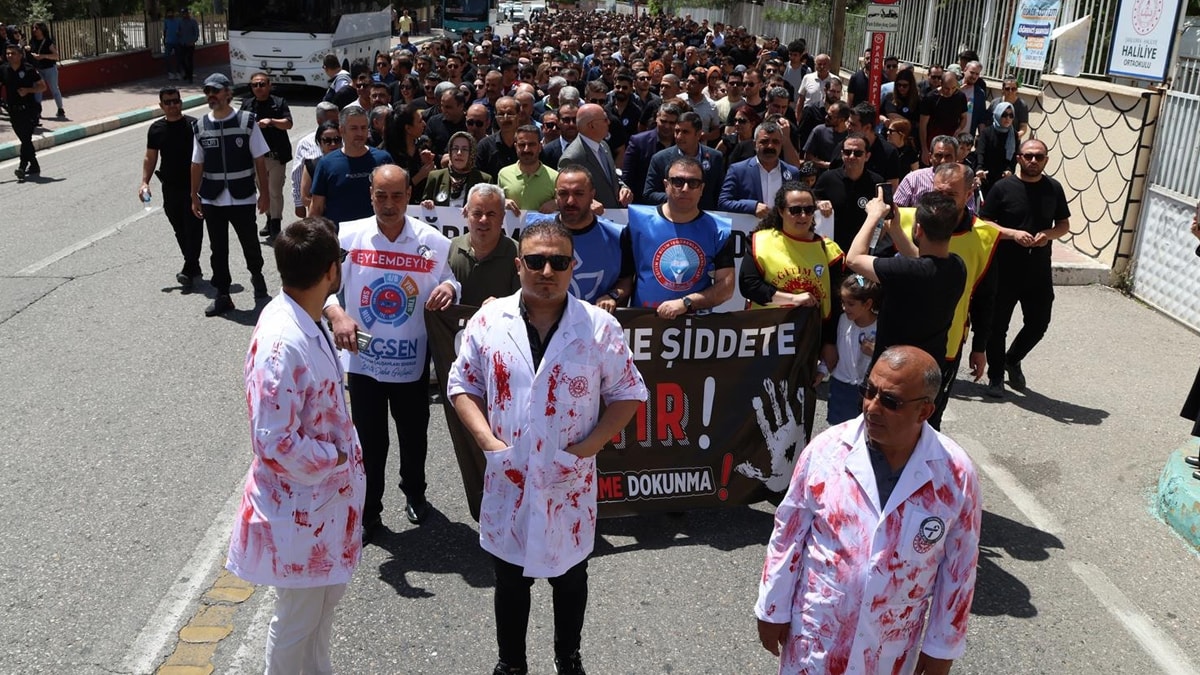 Erdoğan duyurdu: Öğretmene şiddete karşı yeni tedbirler alınacak