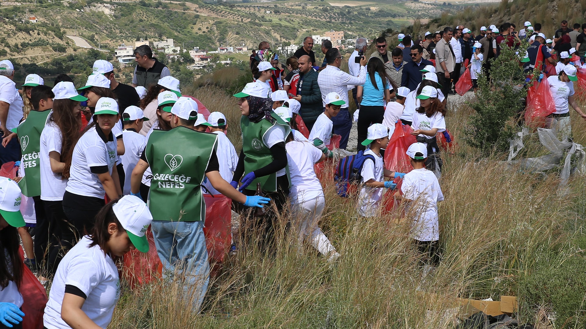 'Orman benim' dediler, çöpleri topladılar