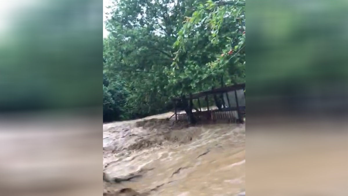Osmaniye'de iki gündür süren sağanak dereyi taşırdı