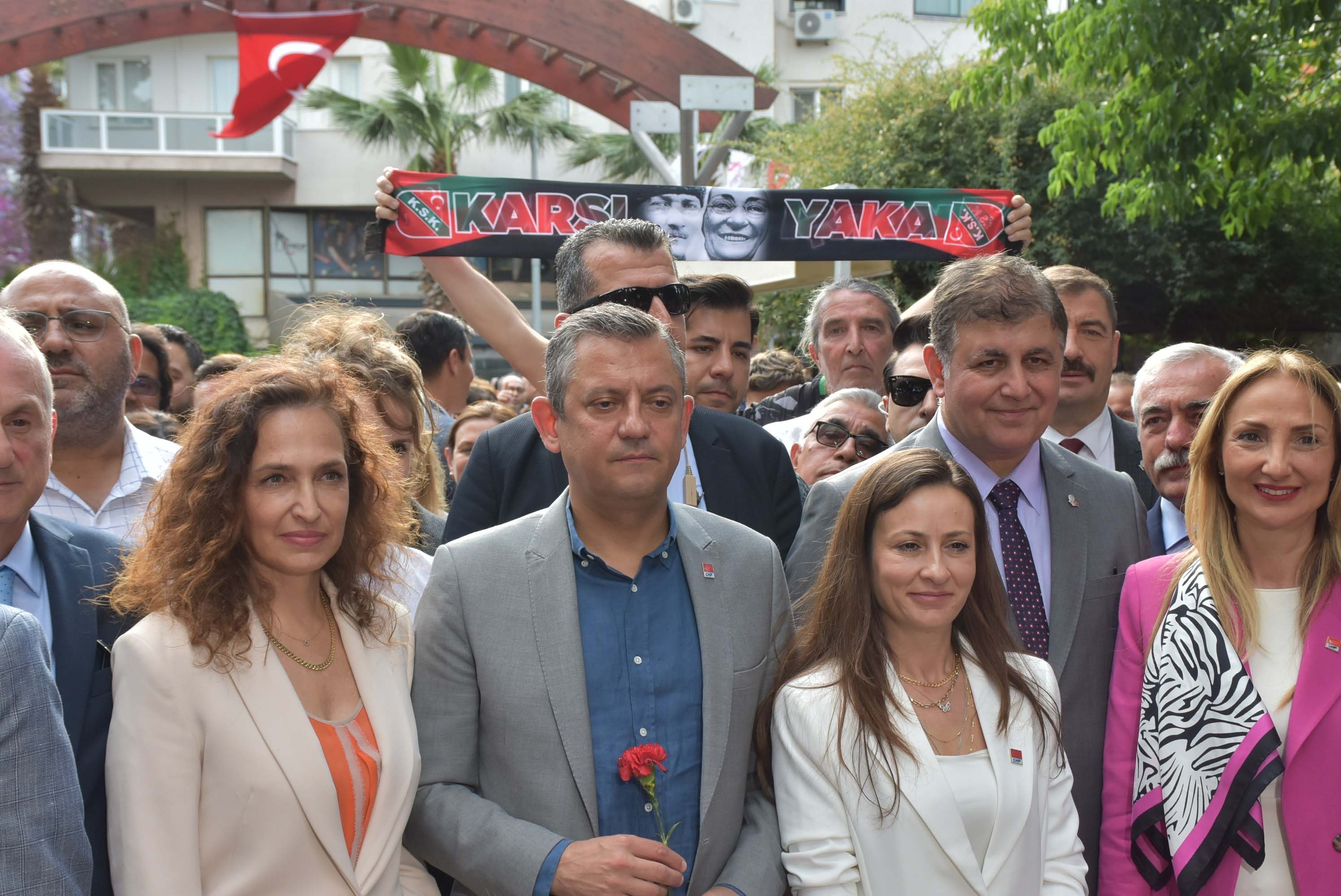 Özgür Özel: Zübeyde Hanım olmasaydı...