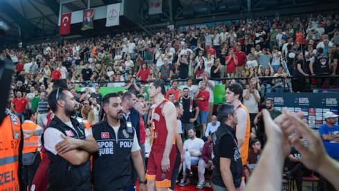 Pınar Karşıyaka-Galatasaray Ekmas maçında gerginlik