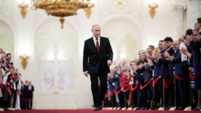 Putin'den yemin şov: Geçit töreni, top atışı, ayin...