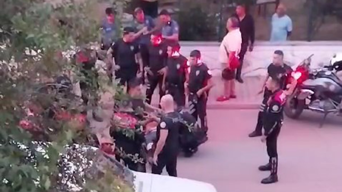 Annesini rehin aldı, bacağından vuruldu