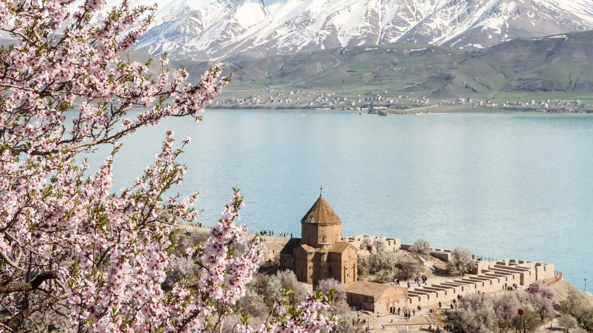 Turizmin gözdesi: Akdamar Adası
