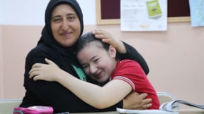 Yedi yıldır serebral palsili kızının eğitimi için mücadele ediyor