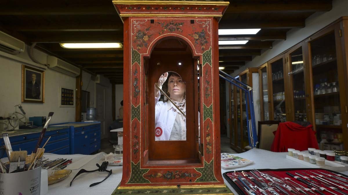 Topkapı Sarayı'nın 300 yıllık iki büyük saati restore ediliyor