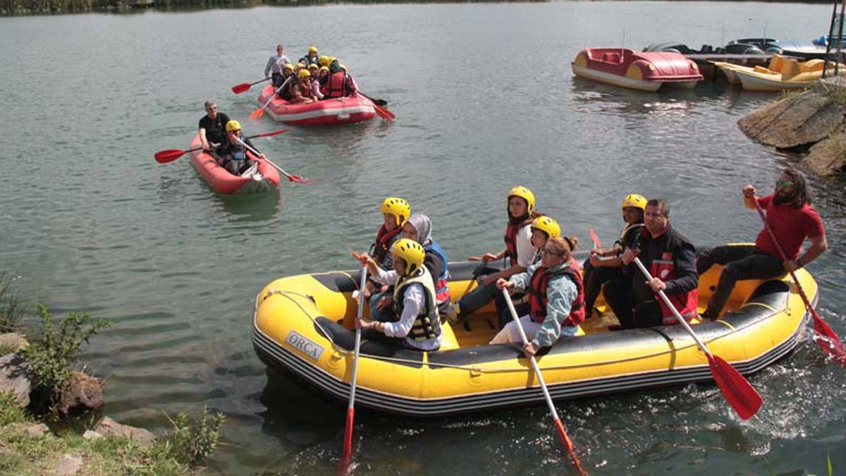 Engelliler rafting ve yamaç paraşütü heyecanı yaşadı