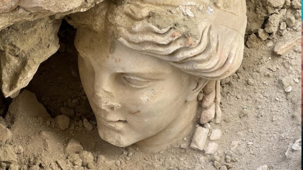 Laodikya'da 'Hygieia' heykelinin başı bulundu