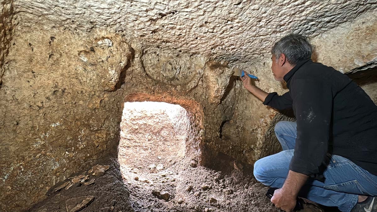 Roma dönemine ait oda mezarı gün yüzüne çıktı