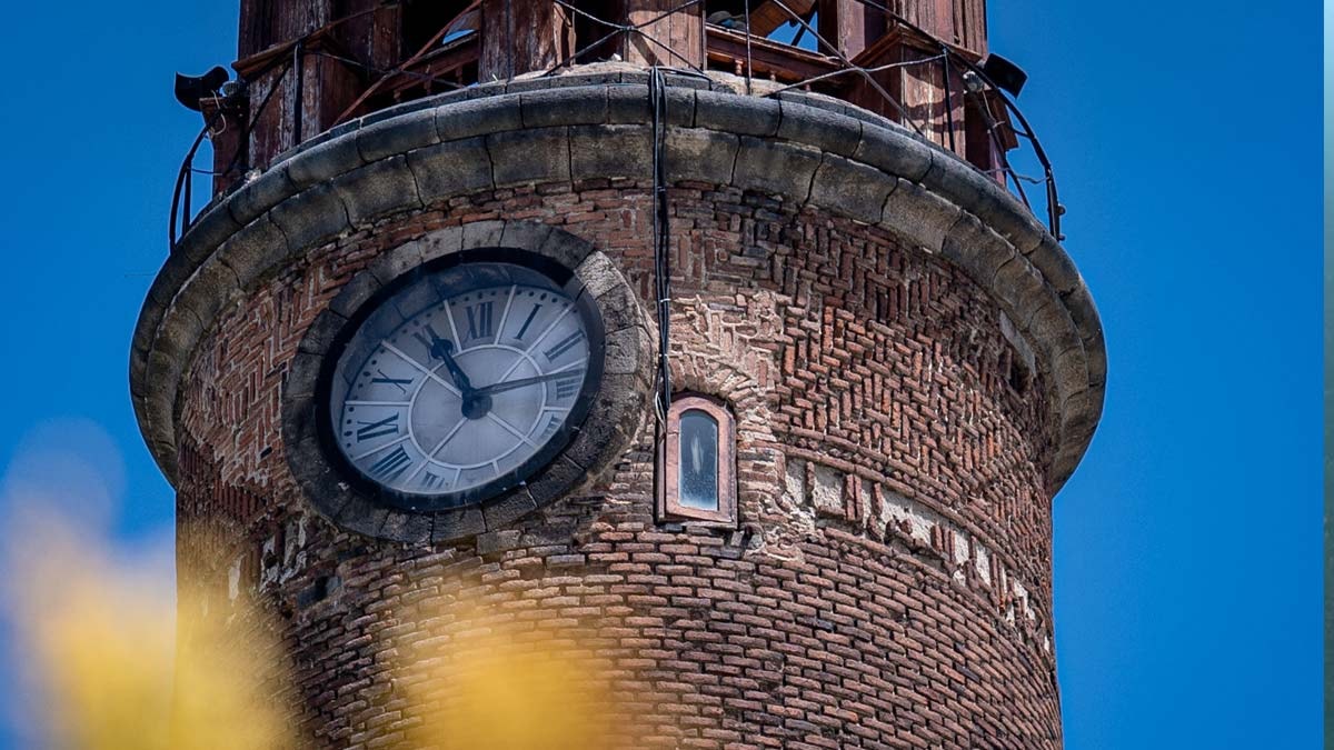 143 yıllık tarihi saat: Tepsi Minare