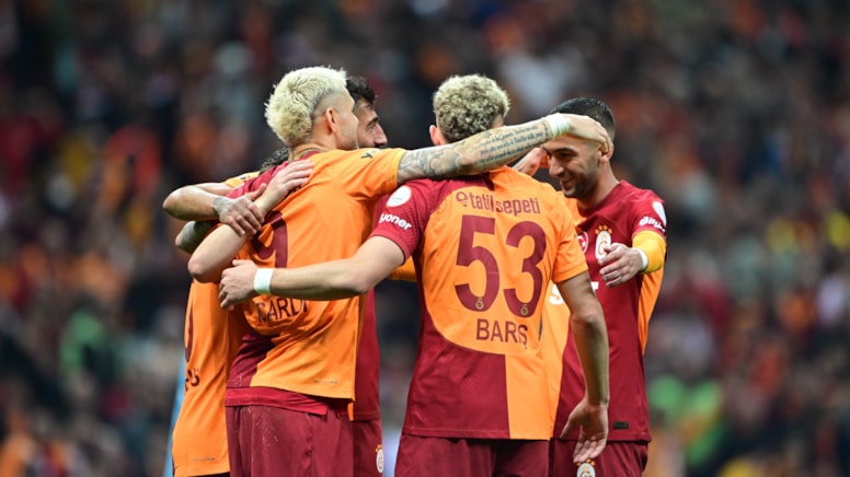Galatasaray'da hedef Fenerbahçe derbisinde üç kupa kaldırmak