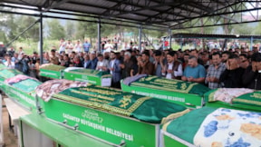 Gaziantep'teki kazada ölen 9 kişi, yan yana toprağa verildi