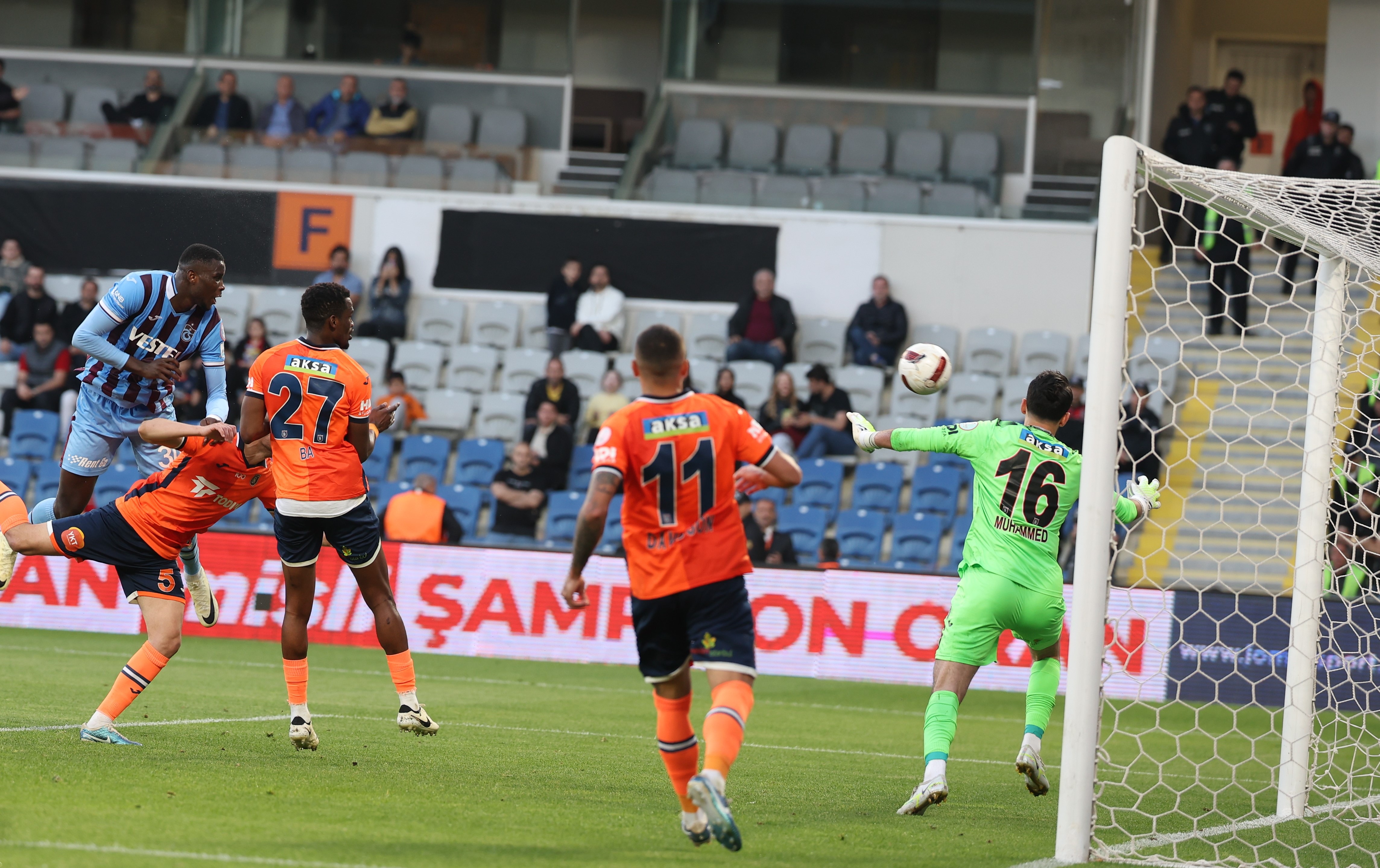 Başakşehir'i yenen Trabzonspor Avrupa kupalarını garantiledi