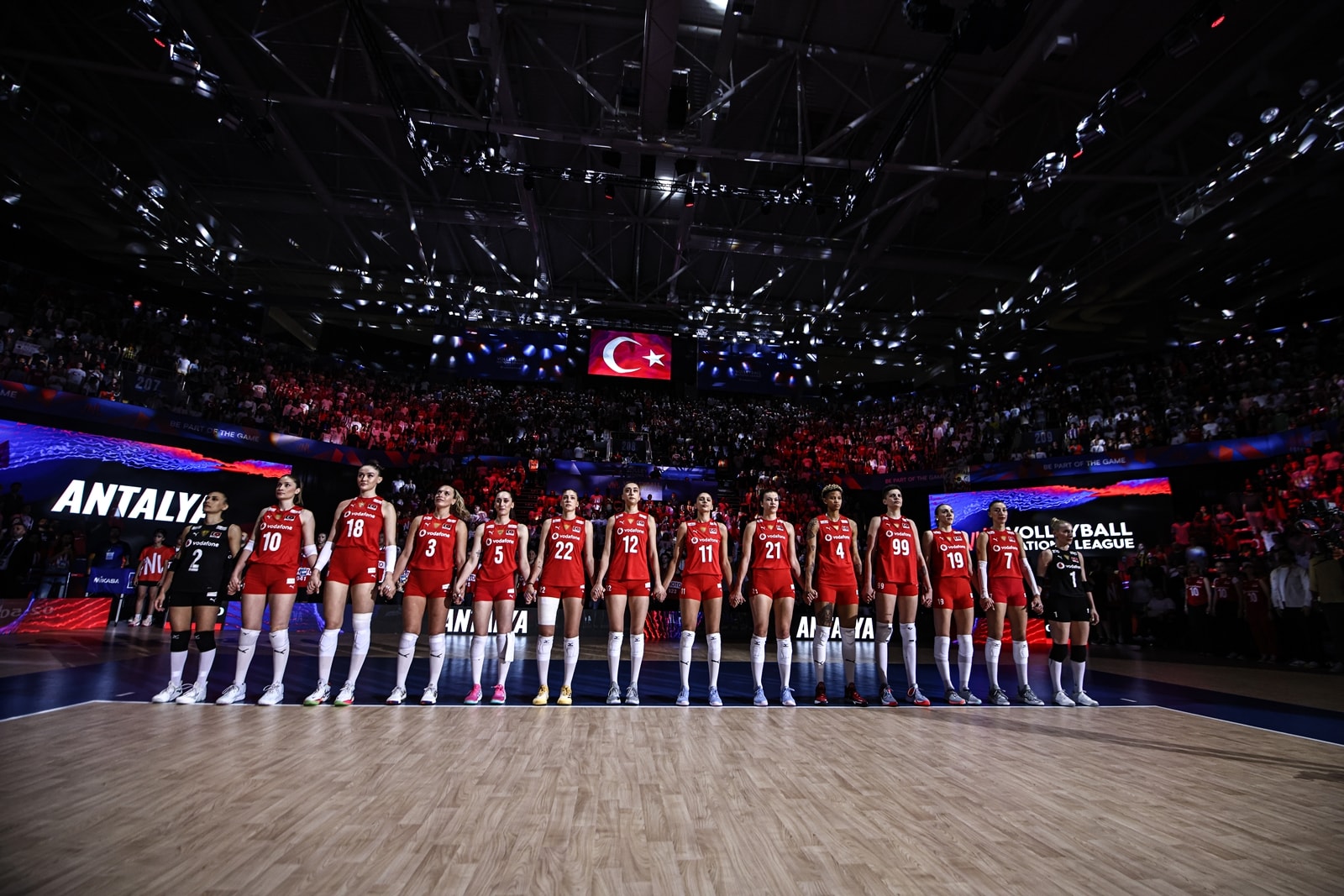 Hiçbir şey ülkesi olma yolunda ilerliyoruz