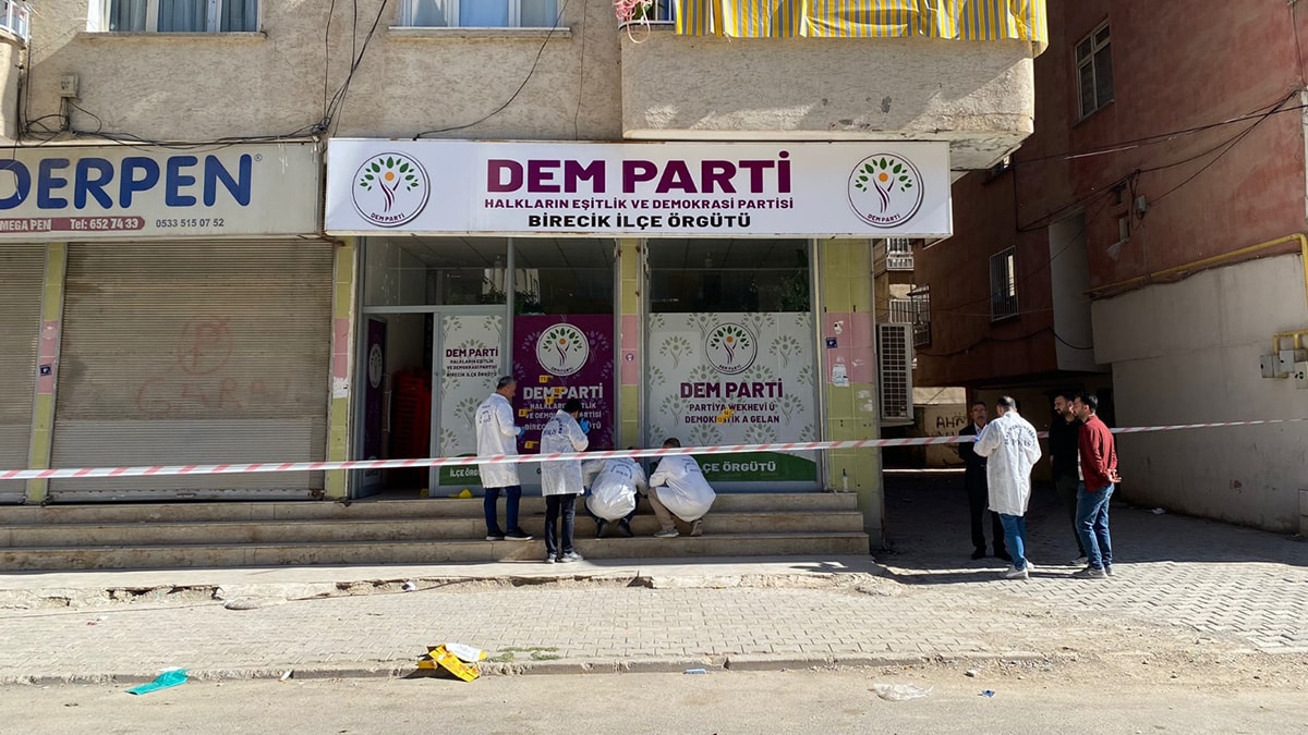 Şanlıurfa'da DEM Parti ilçe binasına silahlı saldırı