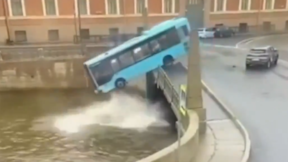 Rusya'da yolcu otobüsü nehre düştü: 7 ölü