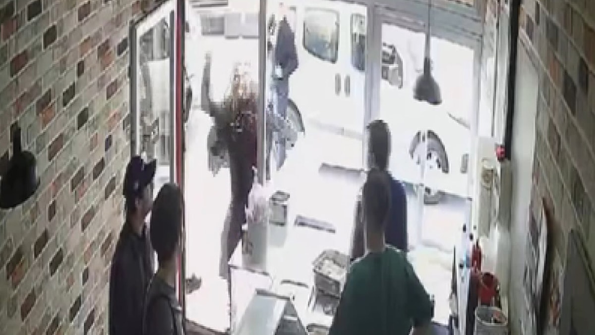 Haraç vermek istemeyen iş yerine silahlı saldırı