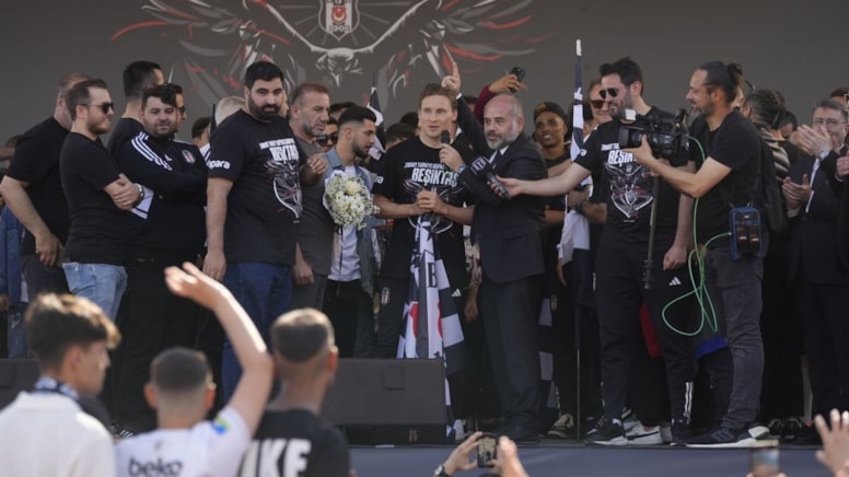 Beşiktaş, Türkiye Kupası şampiyonluğunu taraftarlarıyla kutladı