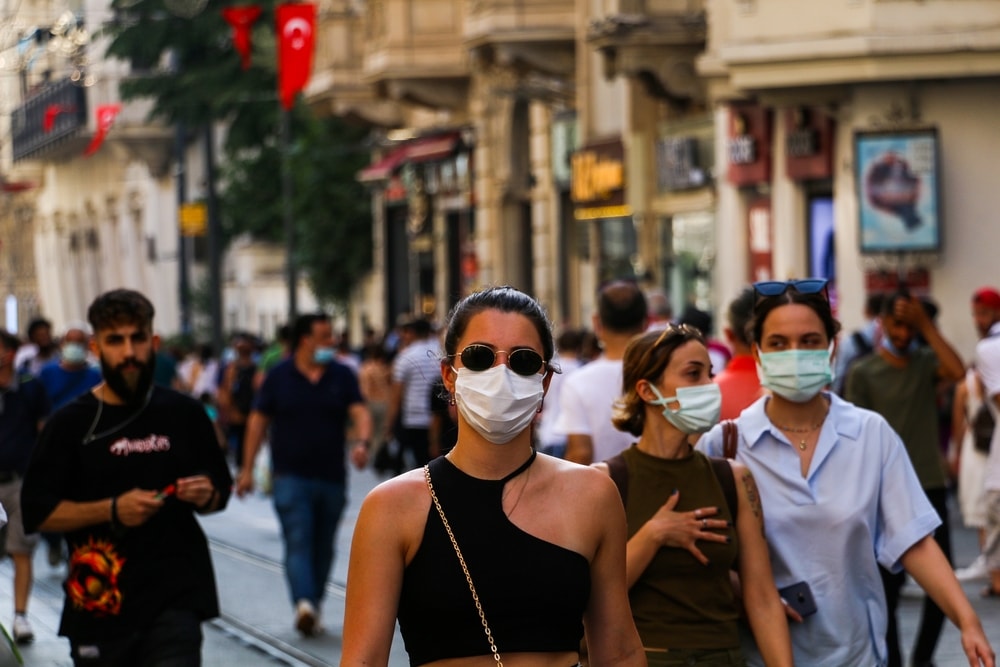 Yeni varyantlar endişe yarattı... COVID vakalarında artış uyarısı