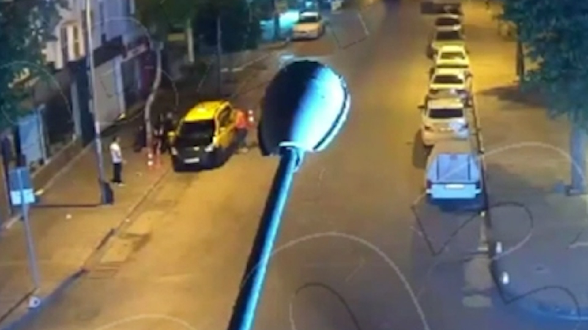 Taksi hırsızlarından şaşırtan hareket: Müşteri taşıdılar